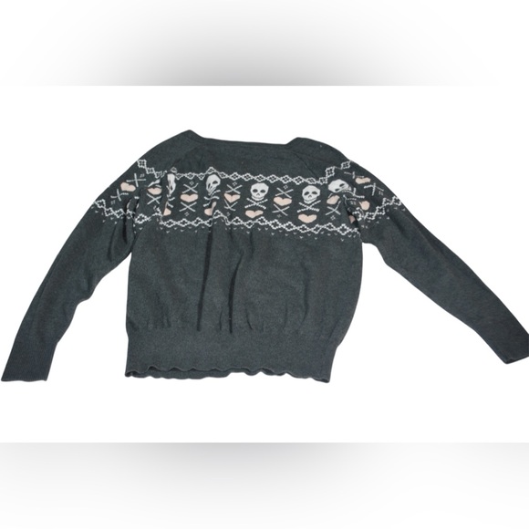Cute! Torrid Skull and Hearts Gray Sweater - Picture 7 of 11